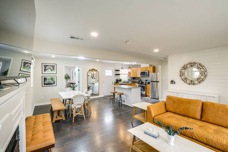 Modern Apt 11 Mi to DC: Pets Welcome! — photo 4