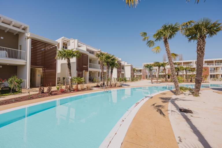 Children-friendly rental apartment with pool & terrace | Pool view | Beach nearby | Pets allowed — photo 2