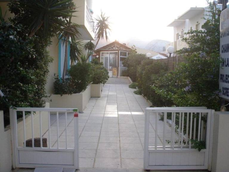 Lovely serviced apartment with garden, patio & pool | Next to the beach | Pet-friendly in Malevizi