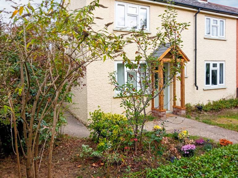 Cottage with barbecue & yard | River view in Ipswich