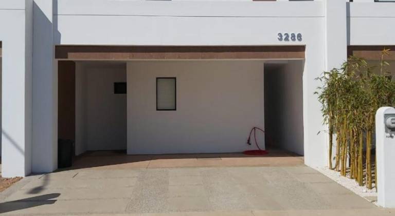 House with pool — photo 5