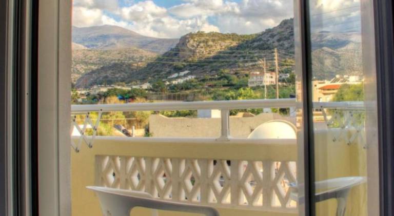 Serviced apartment with patio & pool | Close to the beach | Pets allowed — photo 3