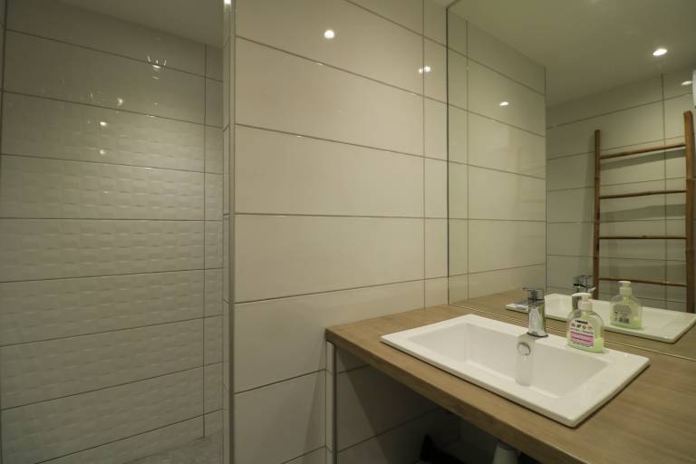 3 PIECES MODERNE FACE AU PORT PROCHE PLAGES A2B218 — photo 5