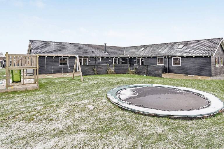 Fully equipped vacation home with pool, barbeque & jacuzzi | Pet-friendly — photo 4