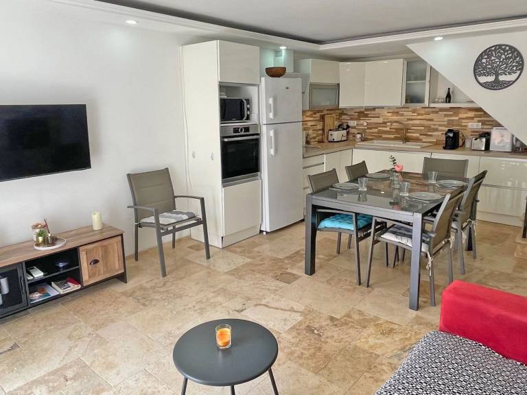 Vacation home with BBQ & terrace — photo 2
