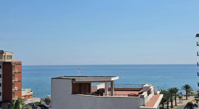 Holiday apartment with 3 rooms for 6 persons in Pietra Ligure