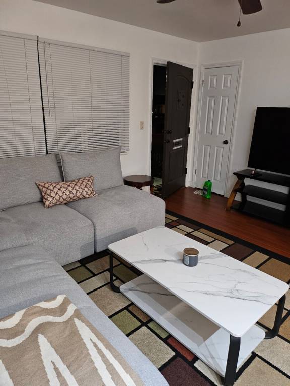 Cozy and Private One Bedroom next to everything — photo 3