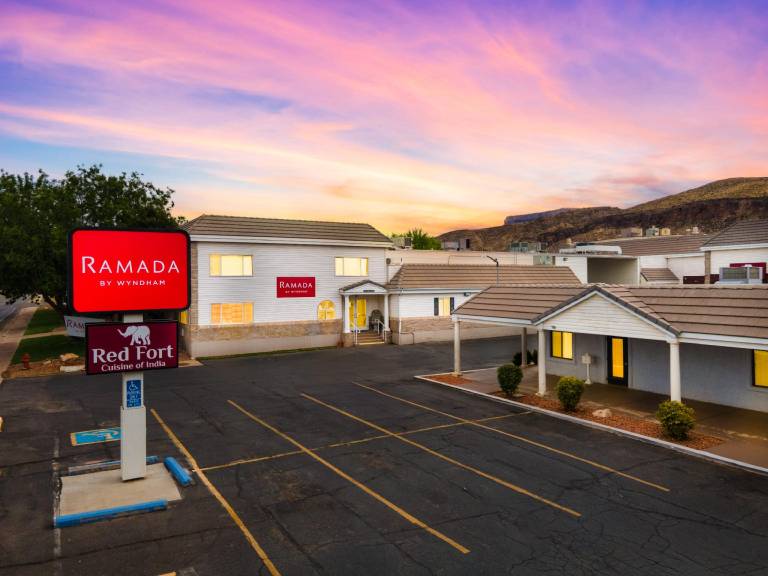 RAMADA BY WYNDHAM — photo 2