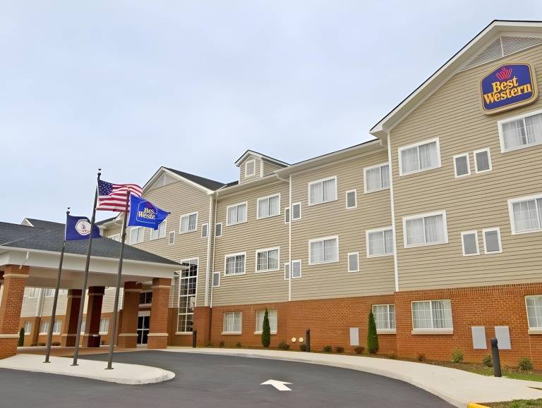 Holiday Inn Express & Suites Charlottesville - Ruckersville By IHG in Shenandoah, MD