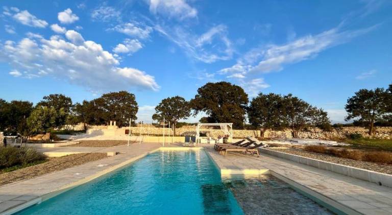 House with pool — photo 2