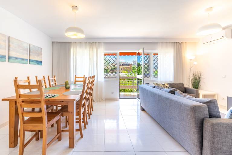 Apartment with fast internet & garden | Garden view — photo 4