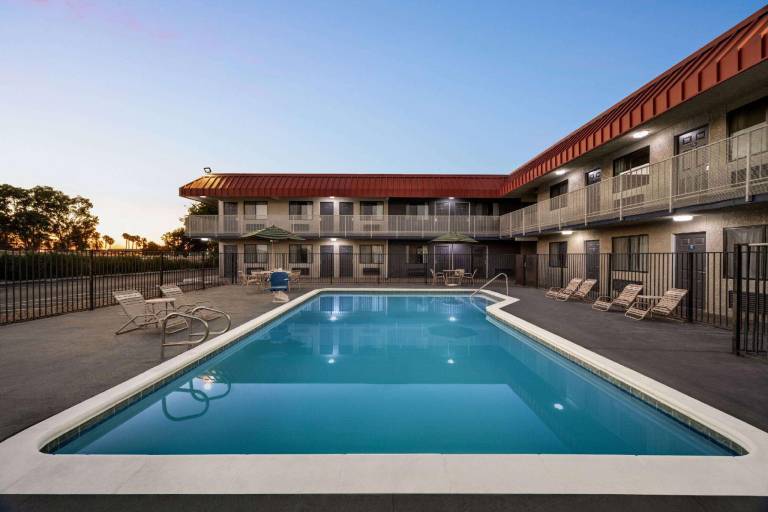 Days Inn by Wyndham Fresno South — photo 2