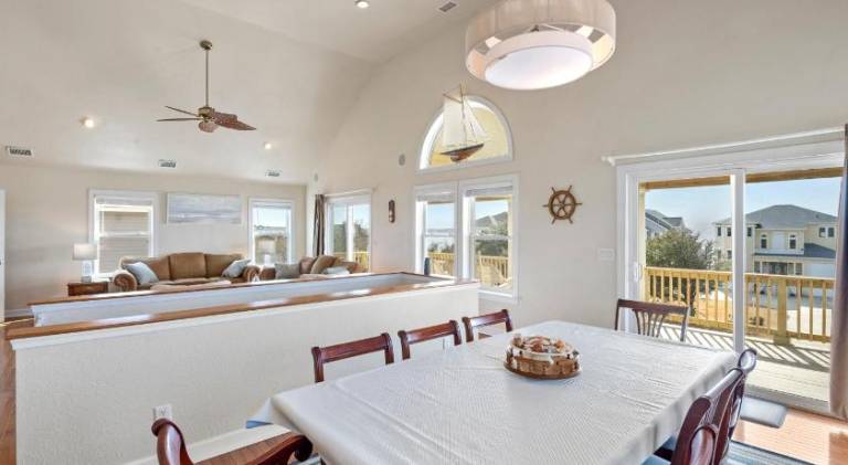 Vacation home with jacuzzi & pool — photo 4