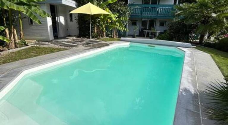 Chalet with pool — photo 5
