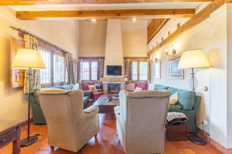 House with hot tub, private pool & barbeque | Mountain view | Suitable for remote work — photo 3