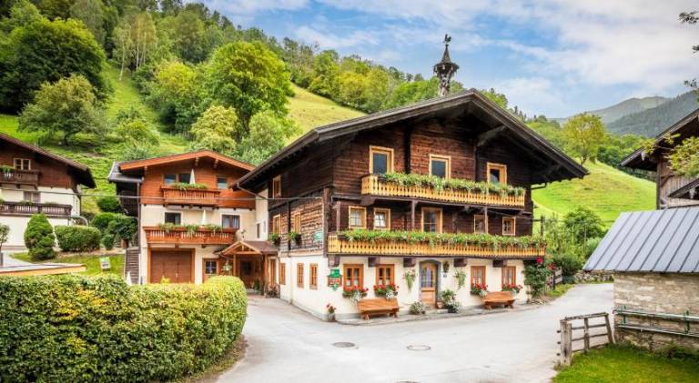 Holiday apartment with grill & yard in Dorfgastein
