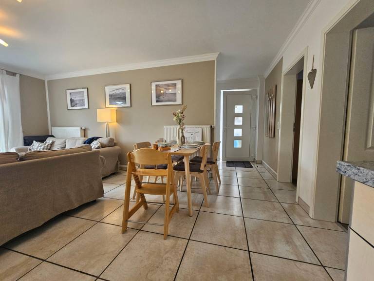 Rental apartment with patio — photo 3