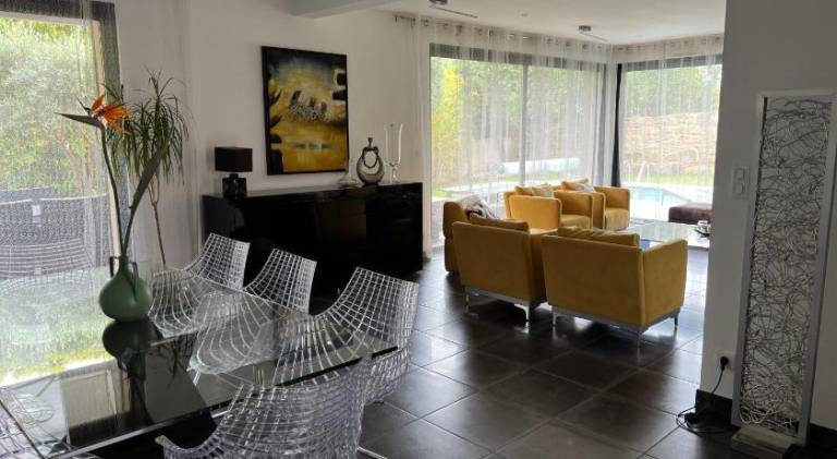 Fully equipped charming villa with patio, barbecue & private pool | Pets allowed — photo 2