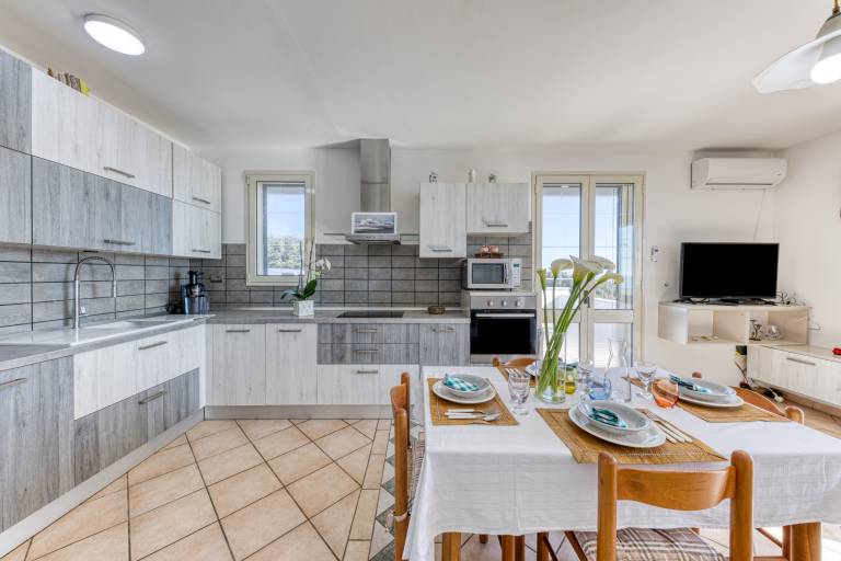 Apartment 'Villetta Del Cuore' with Sea View, Wi-Fi and Air Conditioning — photo 4