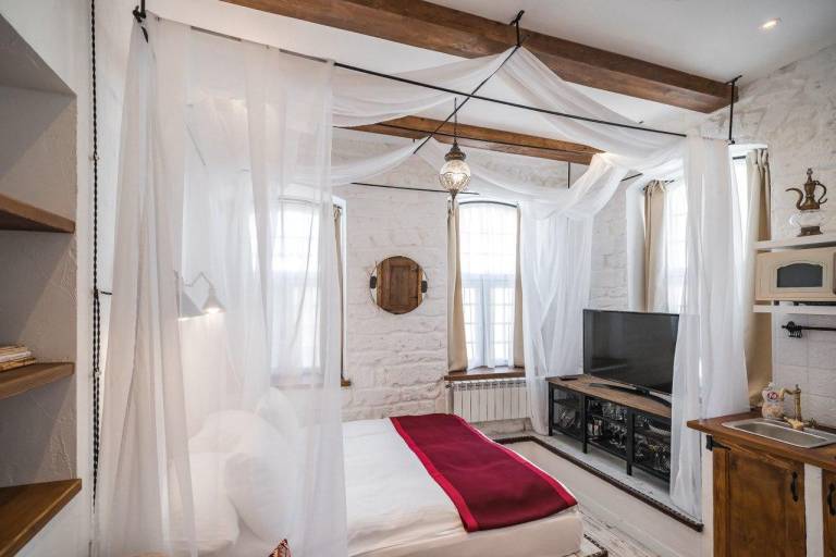 Lovely serviced apartment with terrace & garden | Near Flame Towers | Pet-friendly — photo 2
