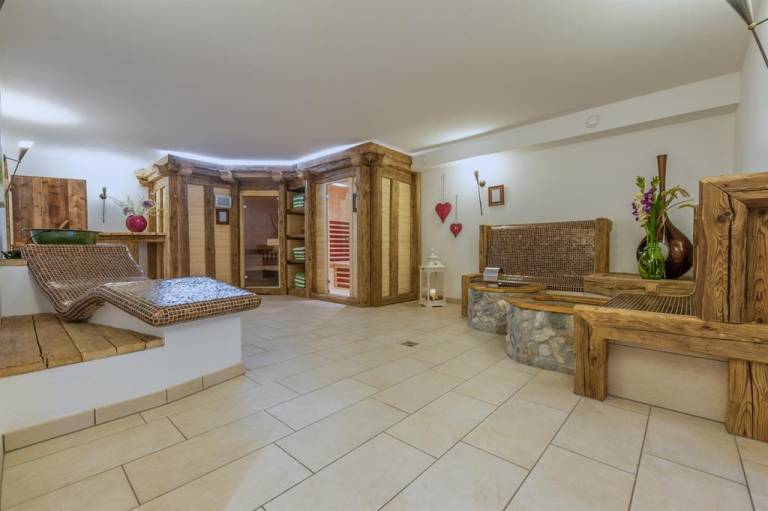 Family-oriented lovely holiday apartment with yard, jacuzzi & pool | Close to the ski | Perfect for remote work | Pets allowed — photo 5