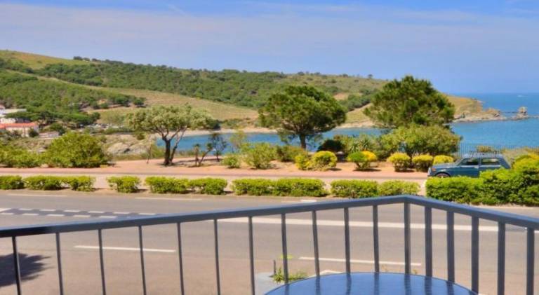 Serviced apartment with terrace | Next to the beach | Perfect for remote work | Pets are welcome — photo 2