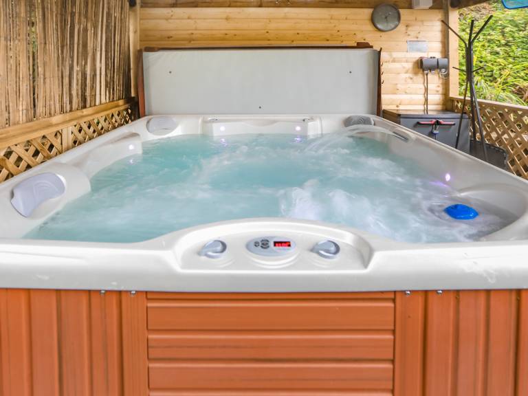 Children-friendly nice cottage with barbecue, jacuzzi & pool | River view | Dogs allowed — photo 3