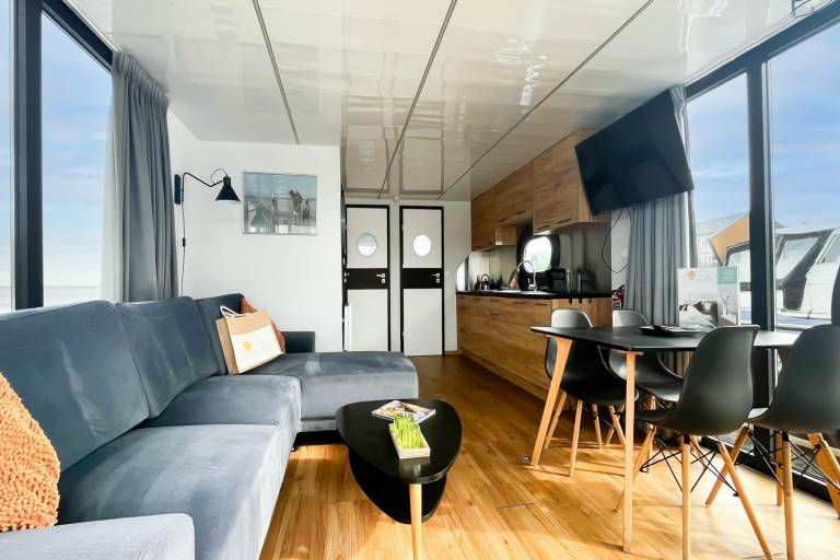 Boat with patio | Pet-friendly in Uitgeest