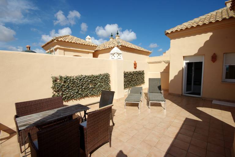 Holiday apartment with jacuzzi, patio & yard | Beach nearby | Dogs allowed — photo 3