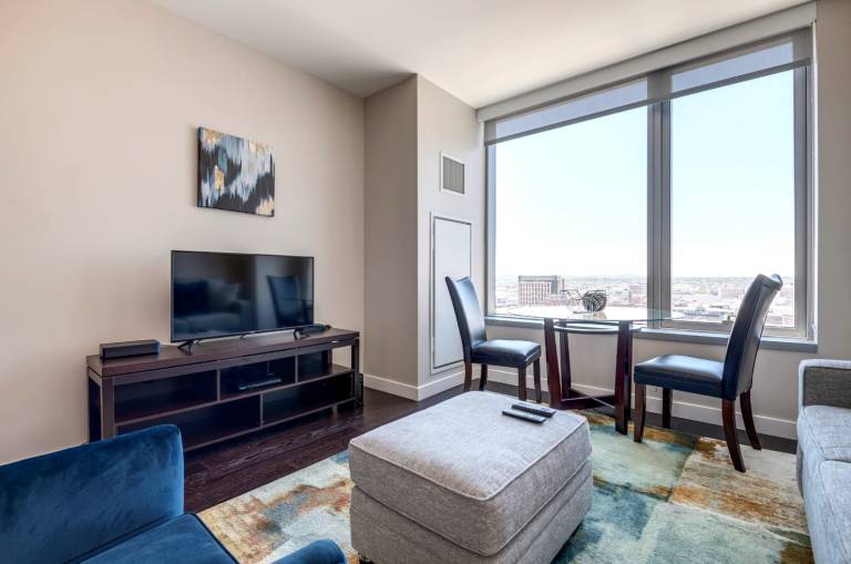 Family-oriented holiday apartment with barbeque & pool | Close to Boston Massacre | Good for workation | Pets are welcome — photo 3