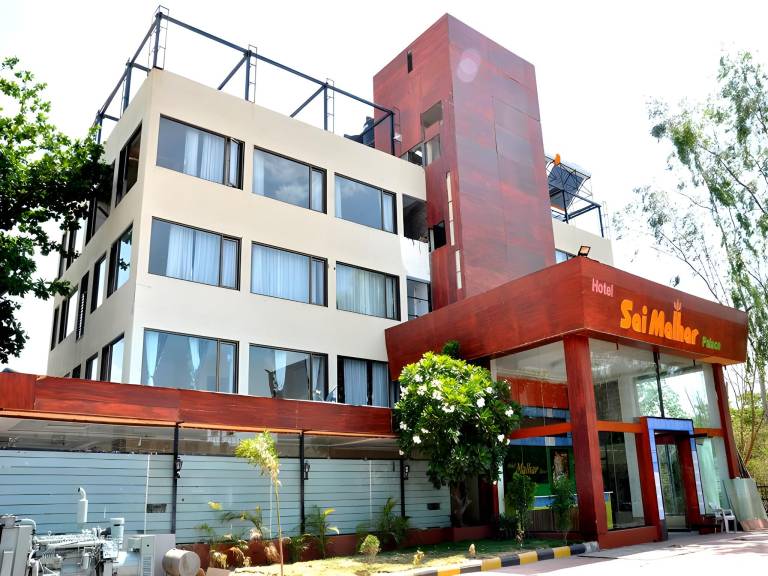 Hotel Malhar Palace in Rahata