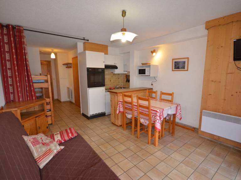 Charming Studio Near Village Center, 150m from Slopes, Balcony, Pet-Friendly — photo 3