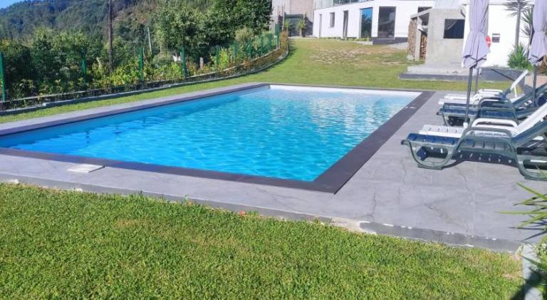 Nice vacation home with terrace, private pool & yard | Pets allowed in Braga