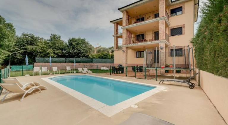 House with garden, barbecue & patio in Huesca