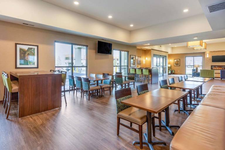 Comfort Suites Burlington near I-5 — photo 5