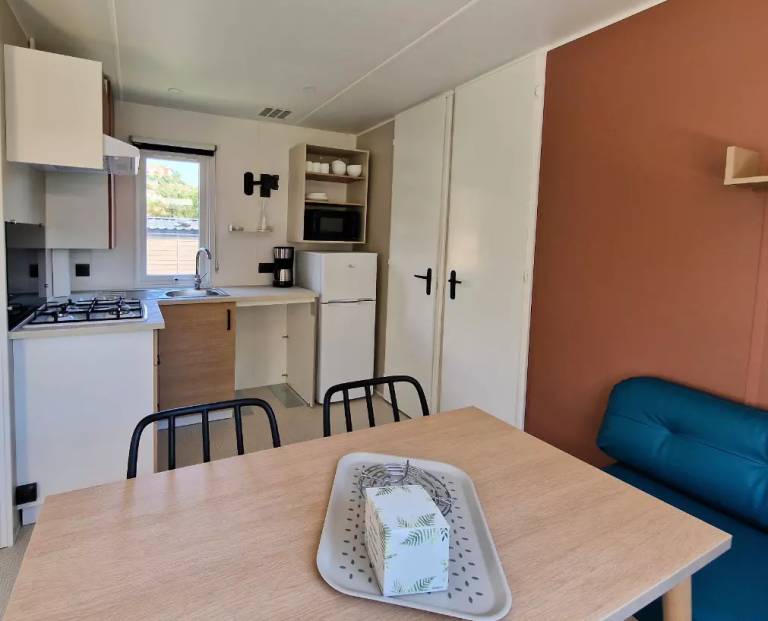 Mobile home with 2 rooms for 4 persons — photo 4
