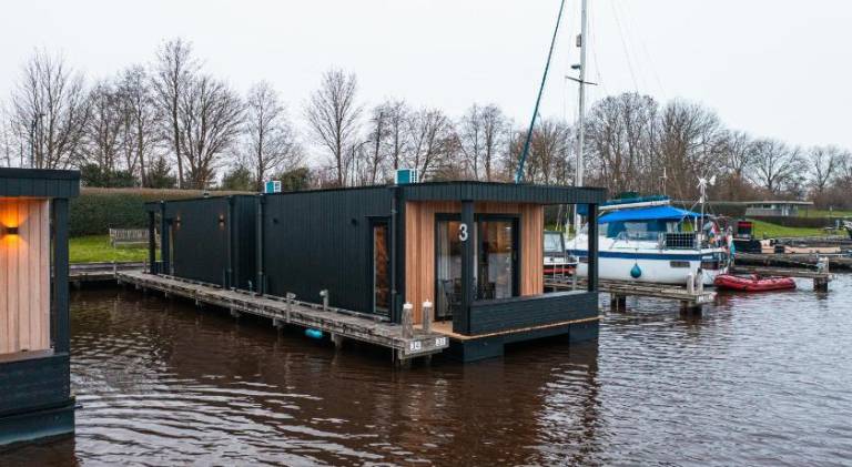 30 m&sup2; Hausboot
