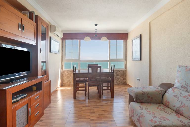 Beachfront Apartment with Sea Views, Wi-Fi, and Air Conditioning — photo 3