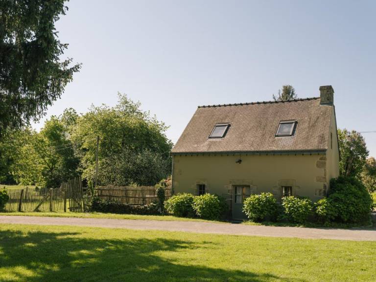 Gite with yard, pool & terrace — photo 2