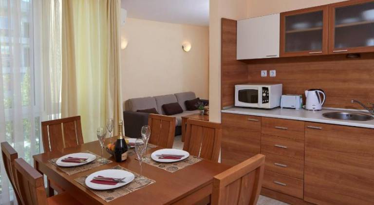 Serviced apartment with terrace, garden & pool | Dogs allowed — photo 5