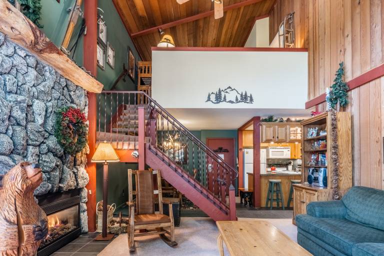 Condo with barbeque, sauna & hot tub | Lake view — photo 2