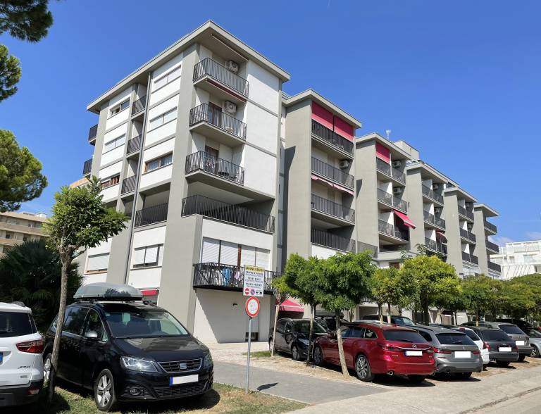 Holiday apartment with patio | City view — photo 4