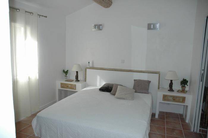 Fully equipped holiday apartment with private pool, yard & BBQ | Mountain view | Pet-friendly — photo 5