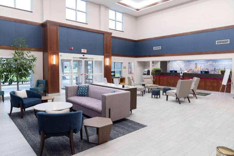 La Quinta Inn & Suites by Wyndham Bannockburn-Deerfield — photo 4