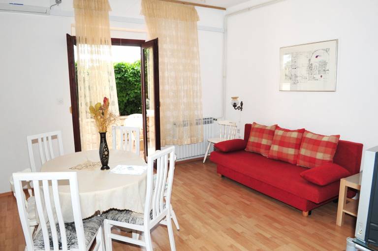 Fully equipped apartment with private pool, patio & garden | Sea view | Beach nearby | Pet-friendly — photo 2