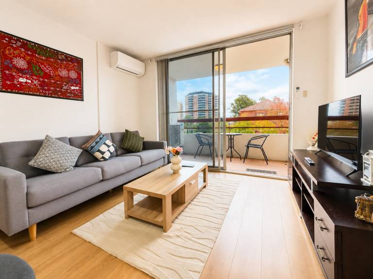 Modern 3BDR Apt in the Heart of Strathfield