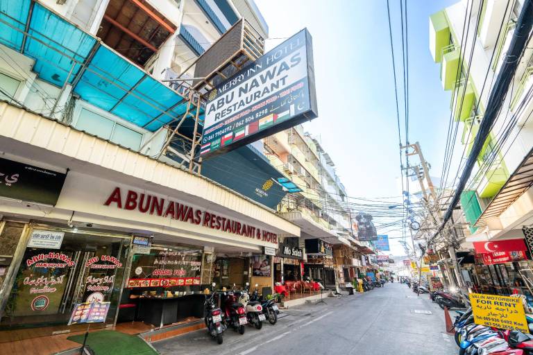 Nice apartment with sauna, pool & jacuzzi | Next to Walking Street | Close to the beach | Pet-friendly in Pattaya