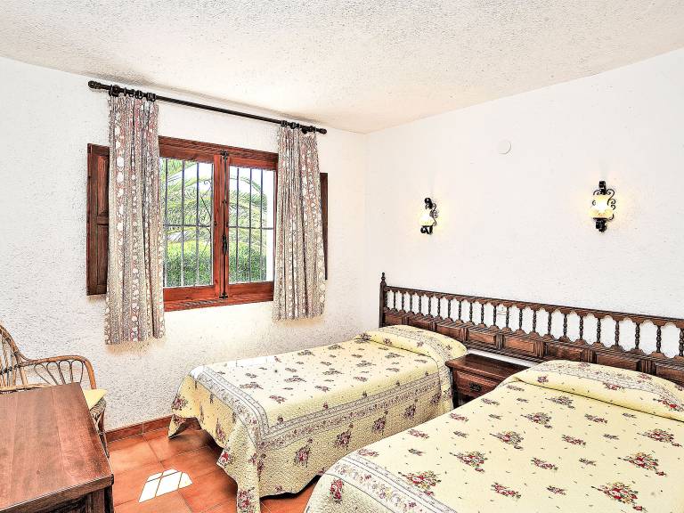 Fully equipped beautiful vacation home with private pool, garden & grill | Pet-friendly — photo 5