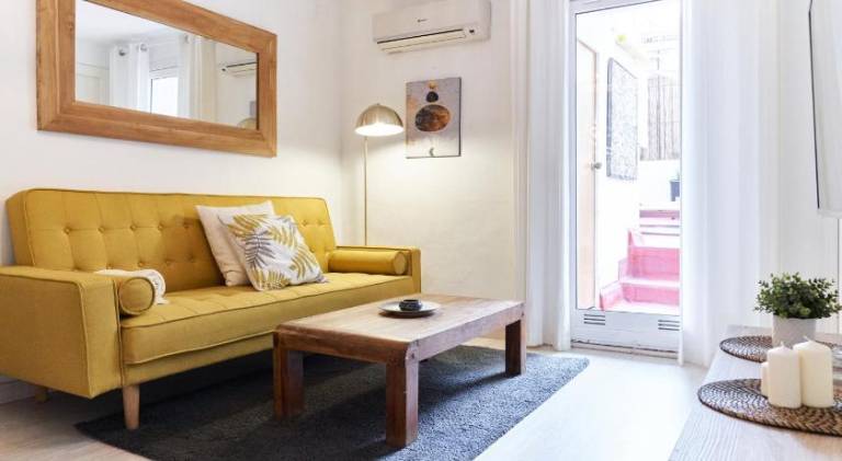 Holiday apartment with patio | Near Magic Fountain of Montjuïc | Pets allowed in San Ramon, CA