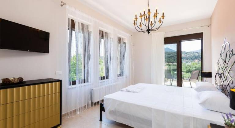 Villa with pool | Beach nearby | Pet-friendly — photo 2